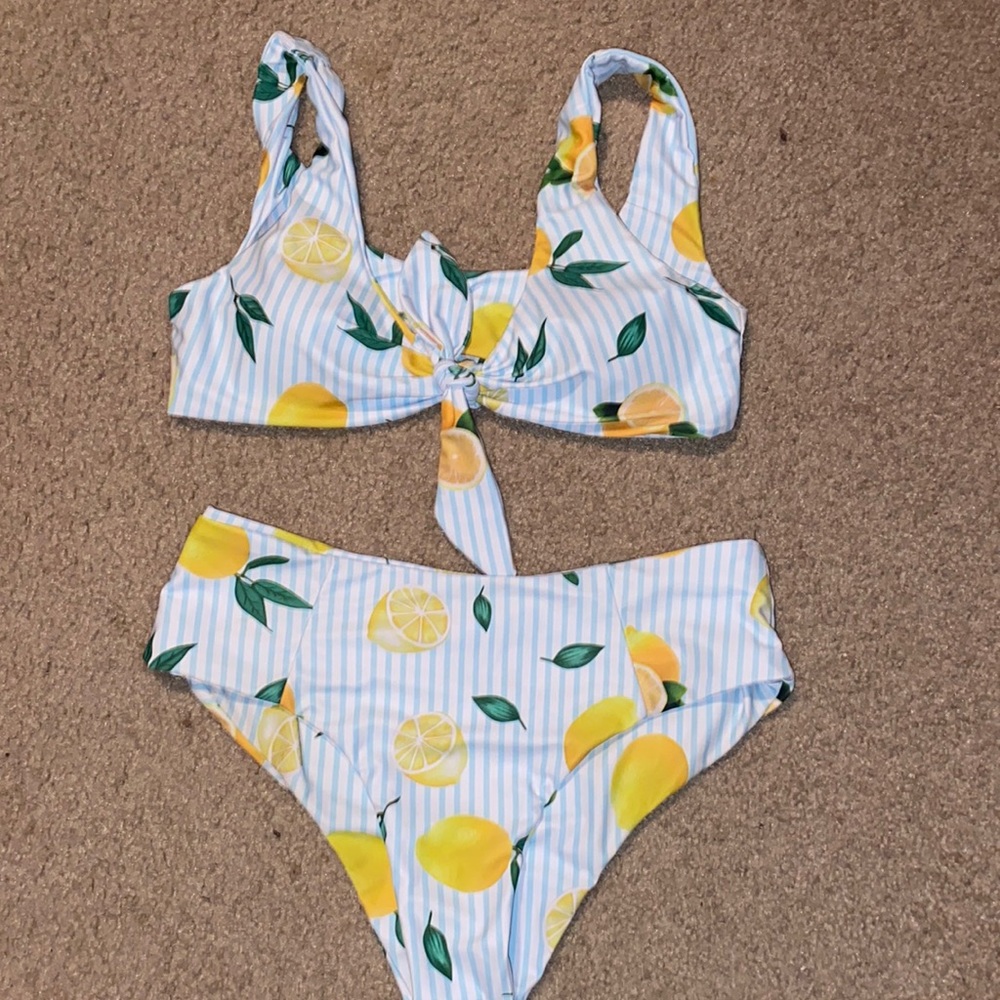 Lemon bikini